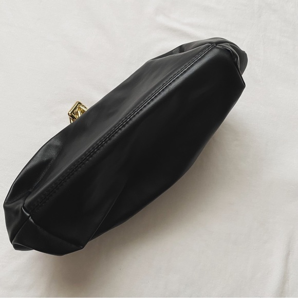 Chunky Gold Chain Faux Leather Clutch - Picture 6 of 9